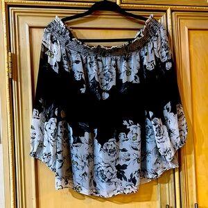 A gorgeous off the shoulder top from White House black market. Very classy 💐